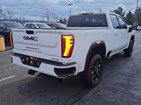 Used 2025 GMC Sierra 2500 AT4 image 2