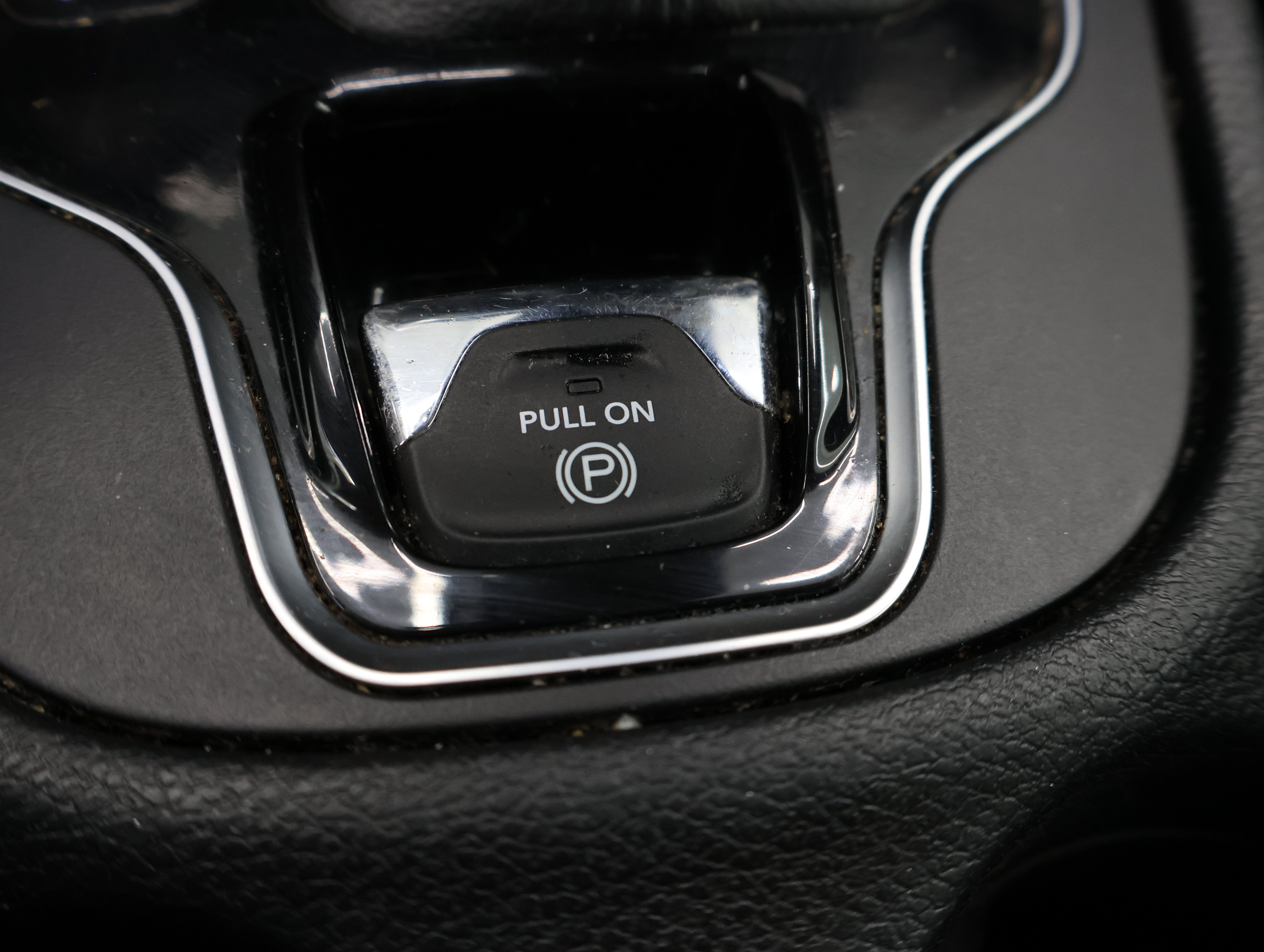 Used 2019 Jeep Cherokee Limited w/ Trailer Tow Group AWD/4WD image 49