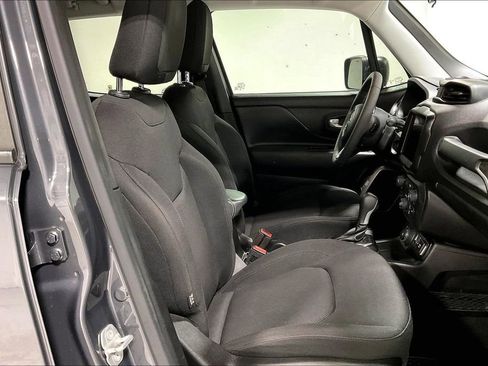 Used 2023 Jeep Renegade Latitude image 10