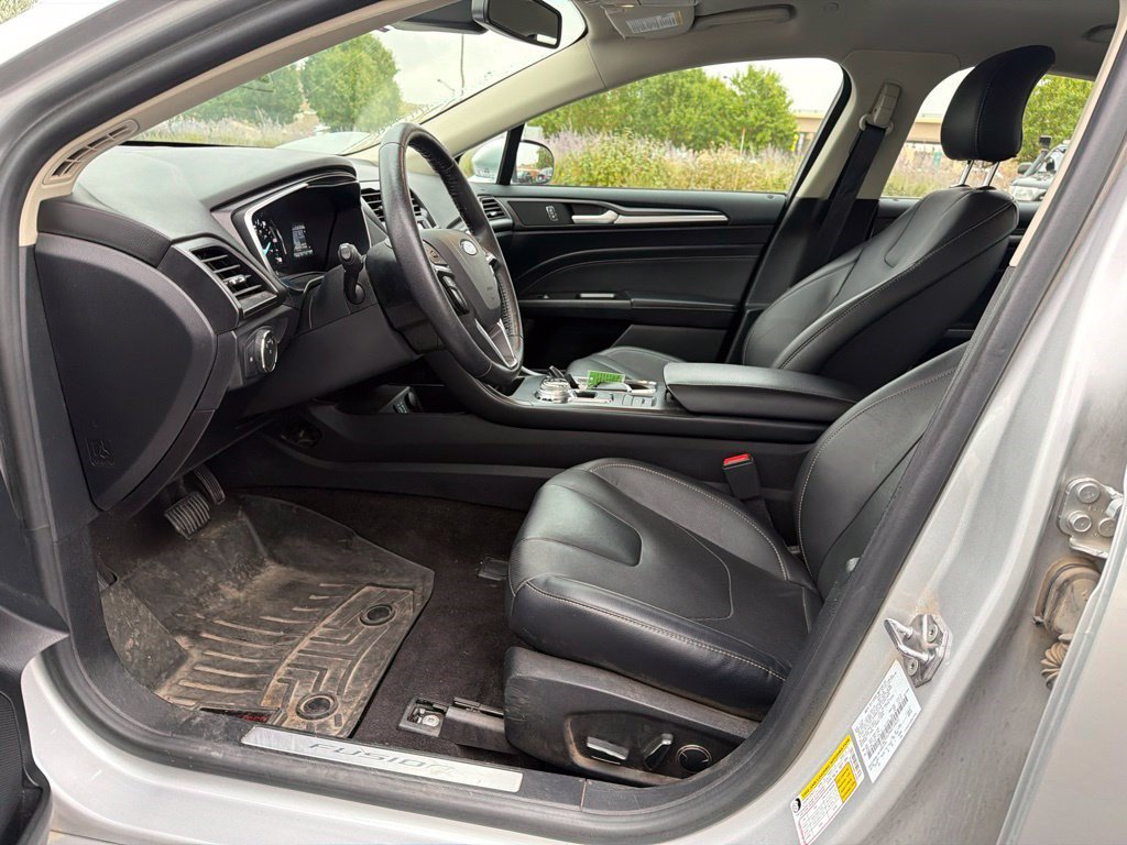 Used 2019 Ford Fusion Energi Titanium FWD image 10