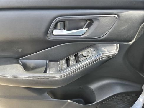 Used 2024 Nissan Rogue SV FWD image 15