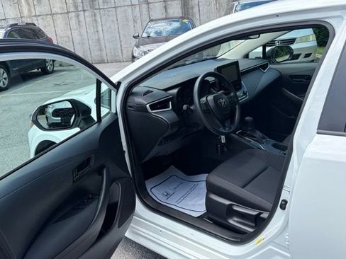 Used 2025 Toyota Corolla LE FWD image 14