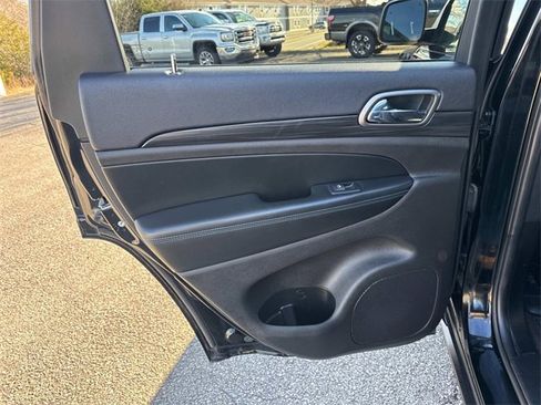 Used 2019 Jeep Grand Cherokee Laredo image 15