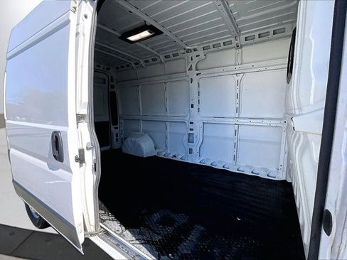 Used 2024 RAM ProMaster 2500 w/ Convenience Group image 22