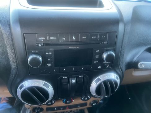 Used 2011 Jeep Wrangler Rubicon w/ PWR Convenience Group image 26