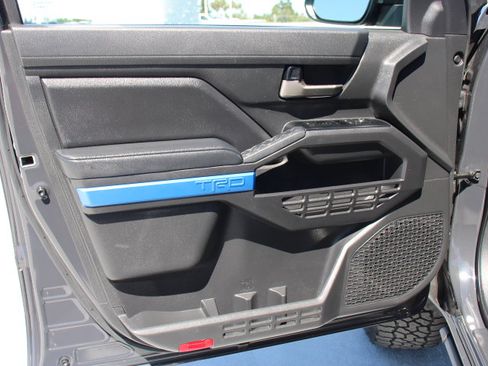 Used 2025 Toyota Tacoma TRD Sport image 12