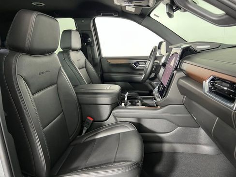Used 2025 GMC Yukon Denali image 35