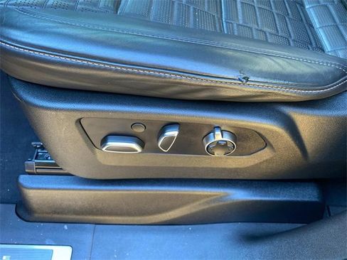 Used 2021 Cadillac Escalade Premium Luxury Platinum image 17