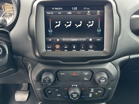 Used 2023 Jeep Renegade Latitude image 28