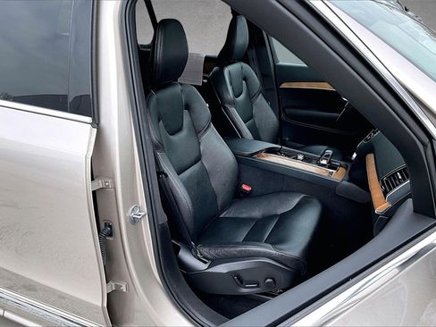 Used 2023 Volvo XC90 B6 Plus w/ Protection Package Premier image 30