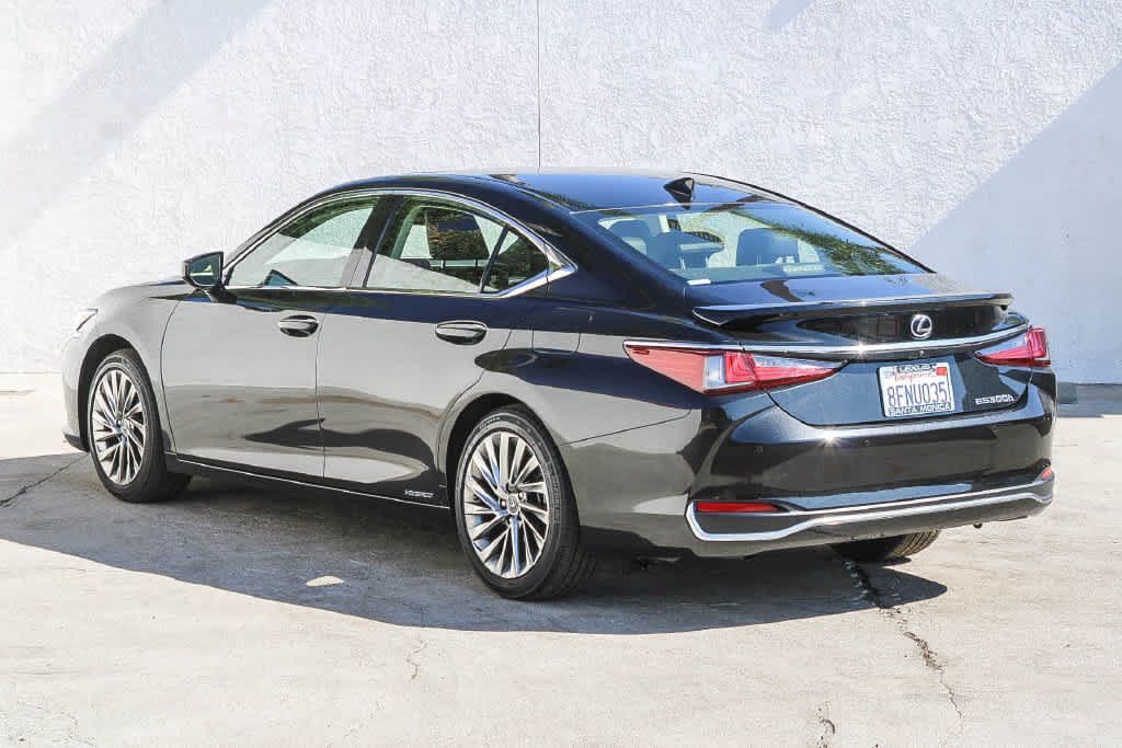 Used 2019 Lexus ES 300h w/ Accessory Package 2 FWD image 4