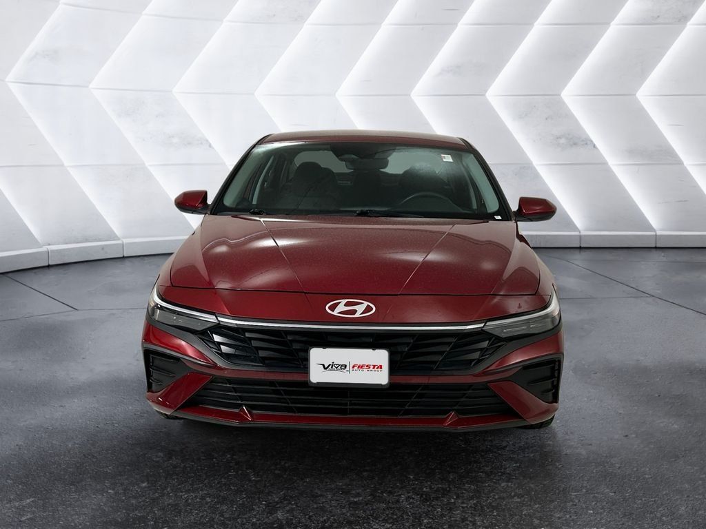 Used 2025 Hyundai Elantra SE FWD image 2