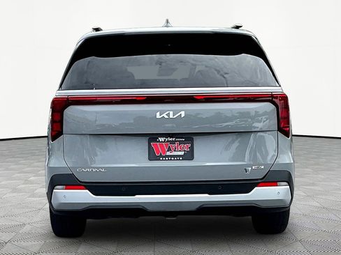 Certified 2025 Kia Carnival EX FWD image 5