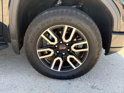 Used 2024 GMC Sierra 1500 AT4 w/ Technology Package image 15