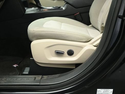 Certified 2018 Ford Explorer FWD image 9