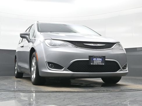 Used 2017 Chrysler Pacifica Touring-L Plus image 34