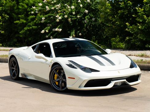 Used 2015 Ferrari 458 Speciale Coupe RWD image 27
