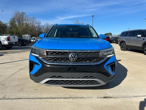 Used 2023 Volkswagen Taos SE image 2