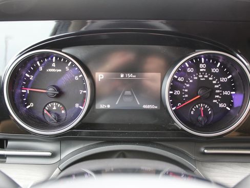 Used 2024 Kia Carnival EX image 29