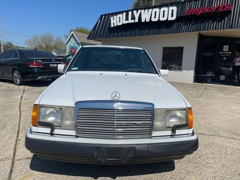 Used 1992 Mercedes-Benz 300 E 3.0 image 2