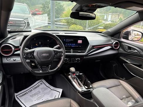 Used 2024 Chevrolet Trax RS FWD image 11
