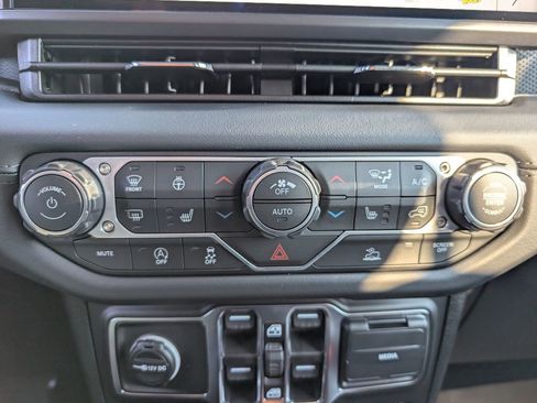 New 2026 Jeep Wrangler Unlimited Rubicon image 27