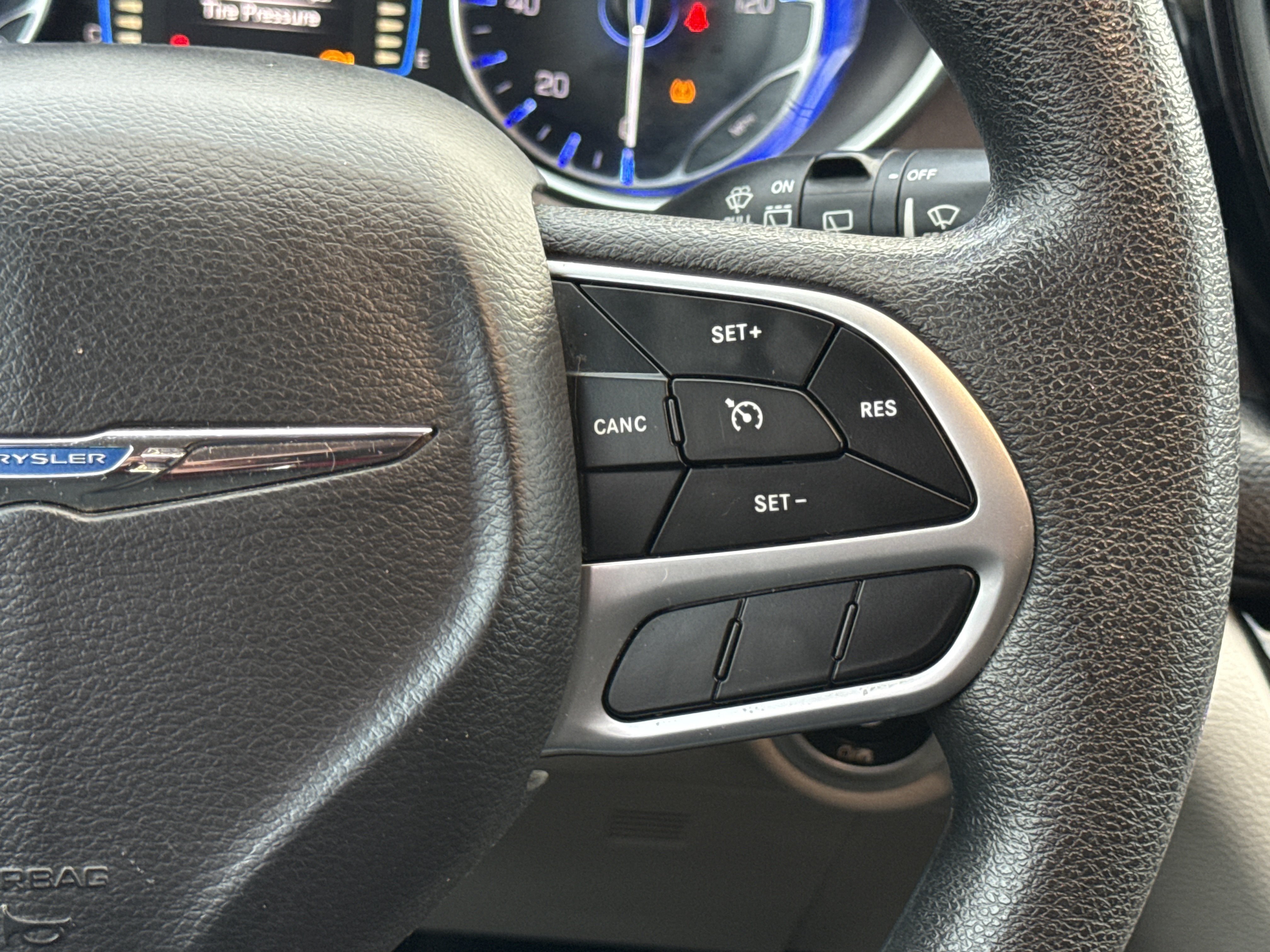 Used 2017 Chrysler Pacifica LX FWD image 32