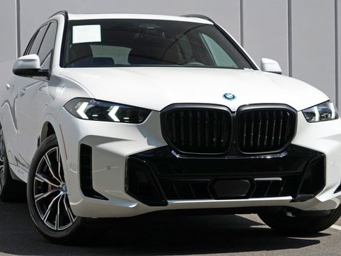 Used 2025 BMW X5 xDrive50e w/ Executive Package AWD/4WD image 4
