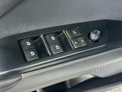 Used 2018 Toyota Camry SE image 15