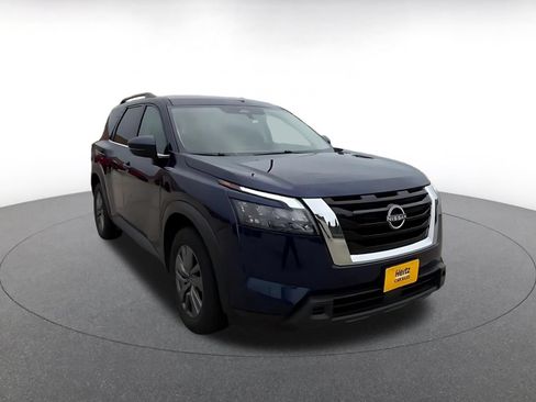 Used 2025 Nissan Pathfinder SV AWD/4WD image 3