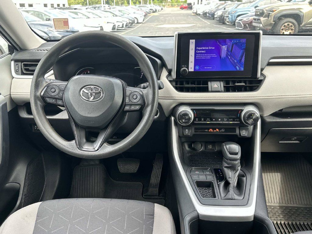 Used 2025 Toyota RAV4 XLE FWD image 17