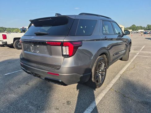 Used 2025 Ford Explorer ST-Line w/ ST-Line Street Pack AWD/4WD image 3