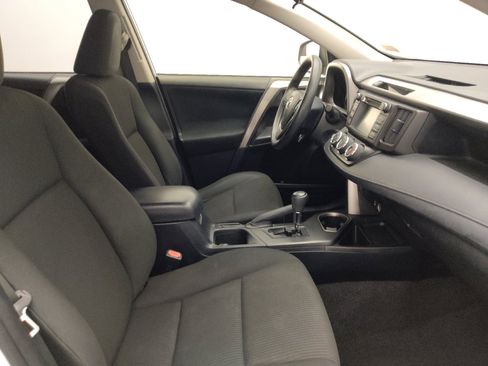 Used 2018 Toyota RAV4 LE FWD image 21