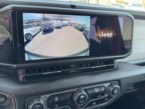 Used 2024 Jeep Wrangler Unlimited AWD/4WD image 33