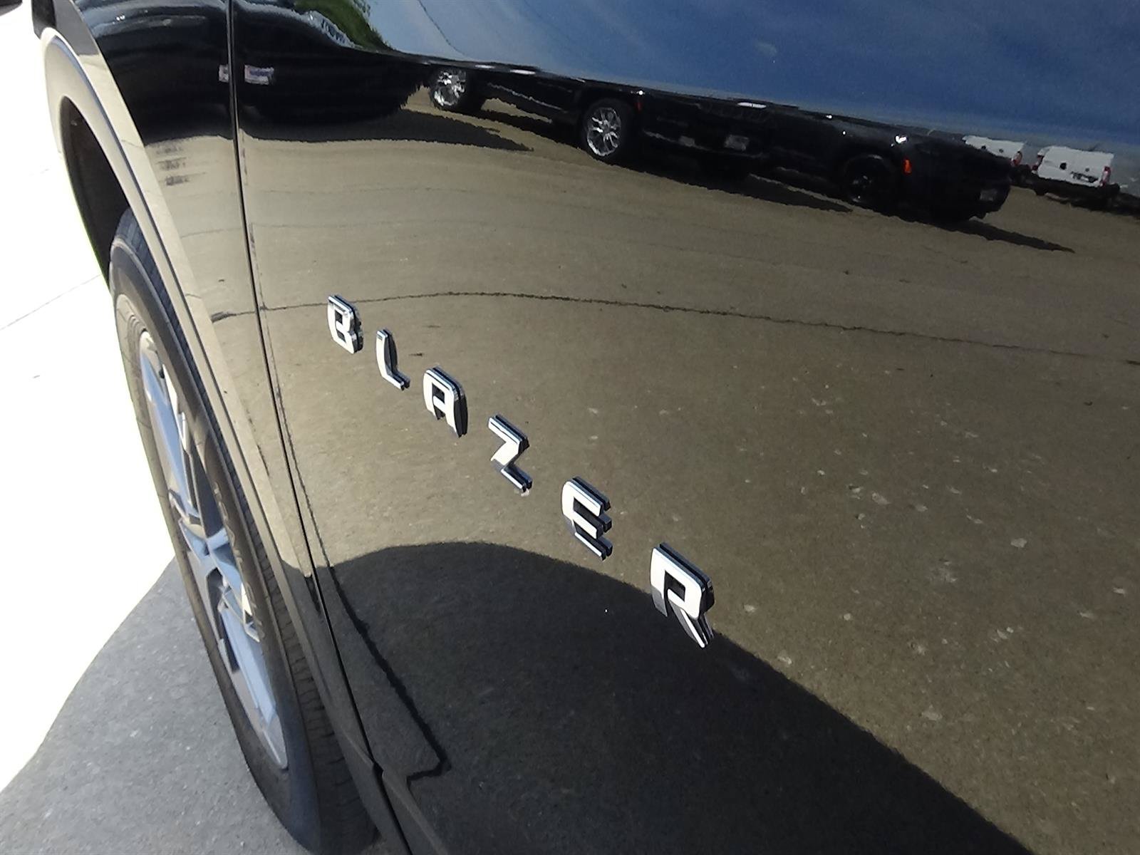 Used 2025 Chevrolet Blazer LT FWD image 15