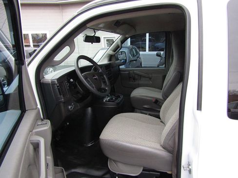 Used 2023 GMC Savana 3500 LS image 4