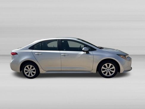 Used 2025 Toyota Corolla LE FWD image 3