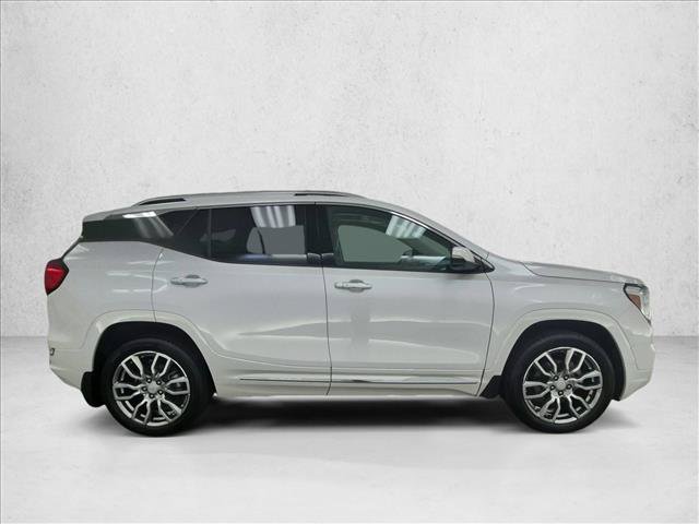 Used 2024 GMC Terrain Denali w/ Denali Premium Package AWD/4WD image 4
