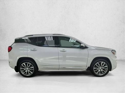 Used 2024 GMC Terrain Denali w/ Denali Premium Package AWD/4WD image 4