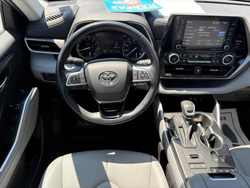 Used 2021 Toyota Highlander XLE AWD/4WD image 21