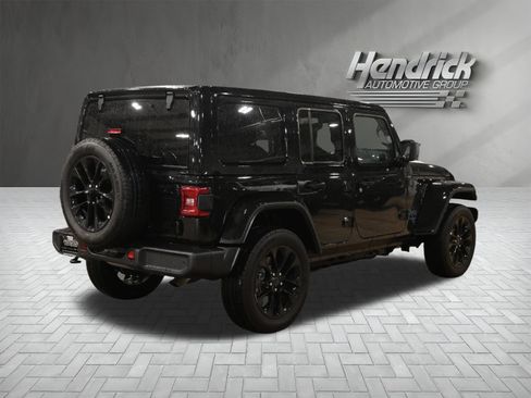Used 2025 Jeep Wrangler Sahara w/ Safety Group AWD/4WD image 9