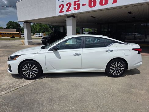 Used 2025 Nissan Altima 2.5 SV image 2