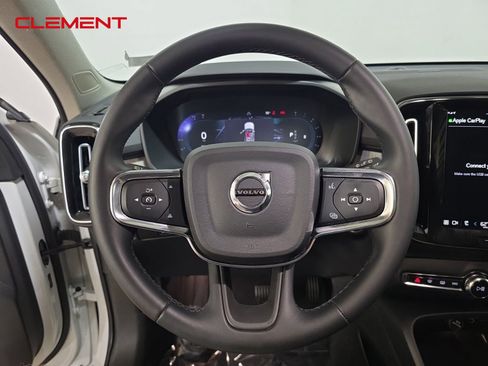 Used 2023 Volvo XC40 B5 Ultimate image 12