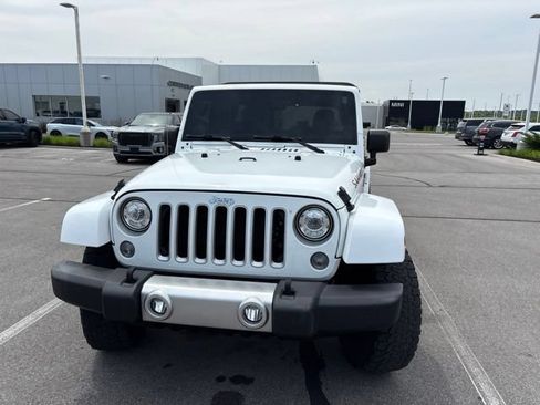Used 2018 Jeep Wrangler Unlimited Sahara w/ Connectivity Group AWD/4WD image 2