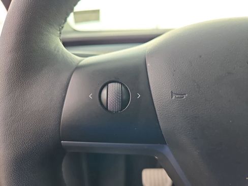 Used 2022 Tesla Model Y Performance AWD/4WD image 21