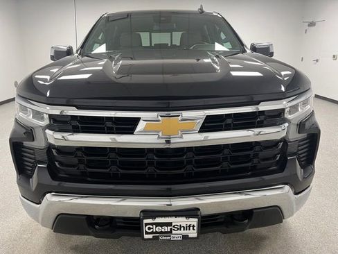 Used 2022 Chevrolet Silverado 1500 LT w/ Convenience Package II image 3