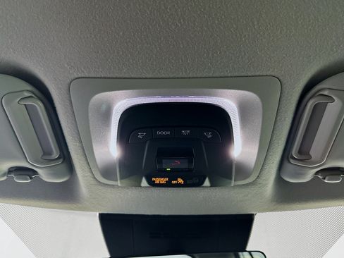 Used 2023 Toyota Corolla Cross XLE FWD image 18