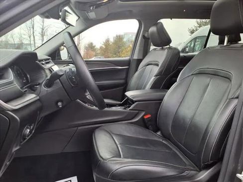 Certified 2022 Jeep Grand Cherokee L Limited w/ Luxury Tech Group II image 11