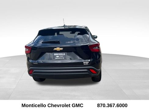Used 2025 Chevrolet Trax LS image 4