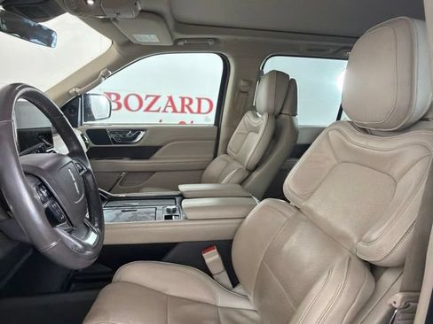 Used 2018 Lincoln Navigator Select w/ Technology Package RWD image 19